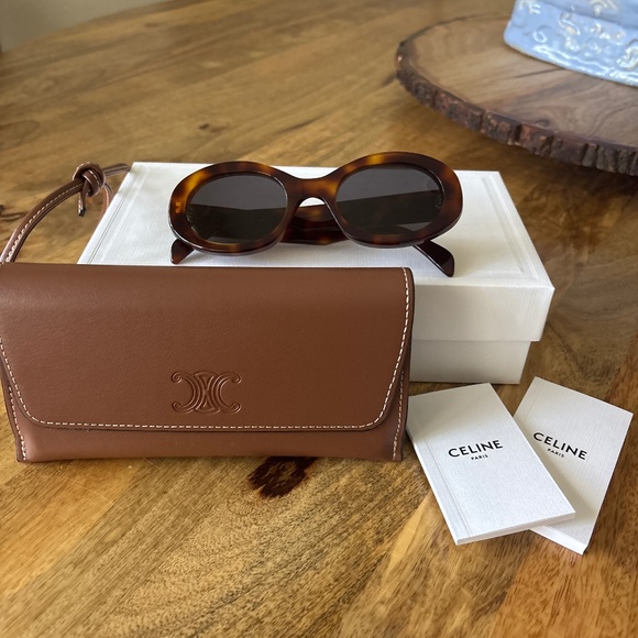 Never Worn Before Celine Triomphe CL40194U Sunglasses Women - Picture 1 of 3